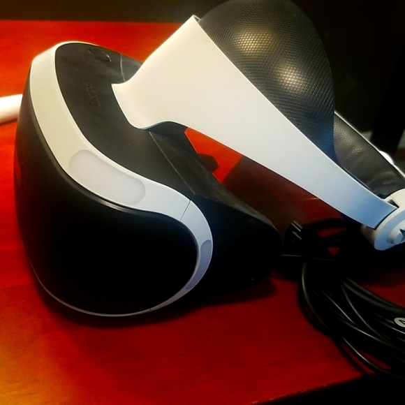 PS4 VR Set - Picture 2 of 4